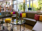 Na terenie hotelu mieści się także Lobby Bar i regionalna Karczma nad Potokiem