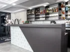 W hotelu mieści się również kawiarnia i drink bar