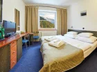 W pokoju jest dodatkowo płatny mini bar