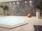 Goście mogą się w pełni odprężyć, korzystając z dwóch wanien jacuzzi