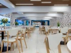 W resorcie mieści się restauracja, kawiarnia, bistro i słodki kącik