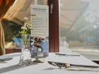 Hotelowe bistro przygotowuje posiłki dla gości w formie bufetu