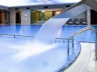 Do dyspozycji gości jest basen, sauny i jacuzzi