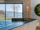 W strefie basenowej jest jacuzzi