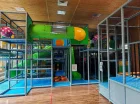 Pełna atrakcji sala zabaw znajduje się 5 minut spacerem od obiektu