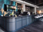 Na gości czeka także nowoczesny drink bar z kawiarnią