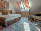  W budynku hotelowym przygotowano pokoje w różnym standardzie