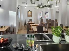 W hotelu znajduje się odnowiona restauracja