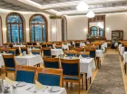 Śniadania i obiadokolacje są podawane w restauracji Hunyadi