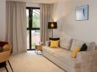 W każdym apartamencie jest stół z krzesłami