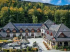 Hotel & SPA Czarny Groń jest położony w dolinie w Beskidzie Małym