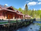Dolina Leśnicy SKI & SPA Resort jest malowniczo położony nad górskim potokiem
