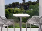 Balkon wychodzi na park