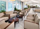W holu wejściowym, tuż przy restauracji, znajduje się bar dzienny