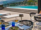 Z restauracji można podziwiać panoramę Adriatyku, widać też basen