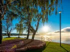 Hotel jest świetnie położony nad samym brzegiem jeziora Balaton
