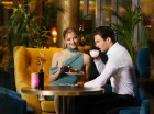 W hotelowym lobby znajduje się elegancki drink bar