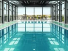 Hotel posiada kryty basen z panoramicznym widokiem