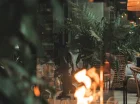 Jesienią i zimą w restauracji płoną nastrojowe ognie