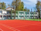 Ośrodek posiada kompleks boisk sportowych, w tym boisko wielofunkcyjne