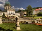 Hotel sąsiaduje z Parkiem Zdrojowym (150 m)