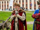 Liczne odbywające się na zamku imprezy historyczne uatrakcyjniają pobyt
