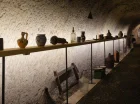 Piwnica z winem jest pełna ciekawych artefaktów