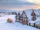 Hotel Malinowy Potok o zachodzie słońca, w tle Tatry