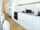 Duży aneks kuchenny w apartamencie A64