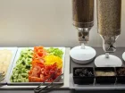 Śniadanie jest podawane w dwóch restauracjach