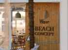 Bar przy plaży oferuje przekąski i orzeźwiające napoje