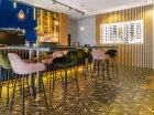 Jest tutaj także drink bar i klub nocny