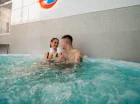 W hotelu jest jacuzzi wewnętrzne i zewnętrzne