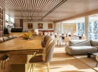 Goście mogą korzystać z restauracji a la carte oraz lounge baru
