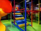 W Willi Pieńkowskich jest duża sala zabaw dla dzieci