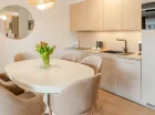 Aneks kuchenny i kącik jadalniany w apartamencie