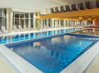 Hotel posiada przestronny kompleks basenowy i strefę wellness
