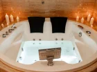 W obiekcie mieści się również dodatkowo płatna kameralna strefa wellness