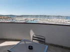 W tym także pokoje z widokiem na morze i marinę