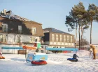 W sezonie zimowym przy hotelu działa stok narciarski