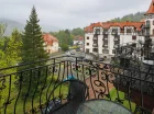 Balkony są umeblowane, można się na nich zrelaksować