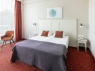 Pokoje superior są przestronne, część z nich ma balkon lub taras