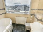 Widoki Budapesztu można w tym apartamencie podziwiać nawet z łazienki