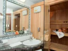 Apartament relax posiada prywatną saunę fińską w łazience