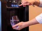 W hotelu można korzystać z dystrybutora wody