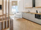 Wyróżnia się studio z wanną z hydromasażem oraz apartament z sauną