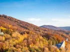 Hotel jest imponująco położony na zboczu góry Równica
