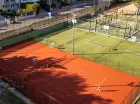 Obok kompleksu mieszczą się boiska sportowe