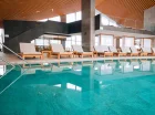 Hotel dysponuje wewnętrznym i zewnętrznym basenem