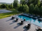 Latem hotel zaprasza na odkryty basen